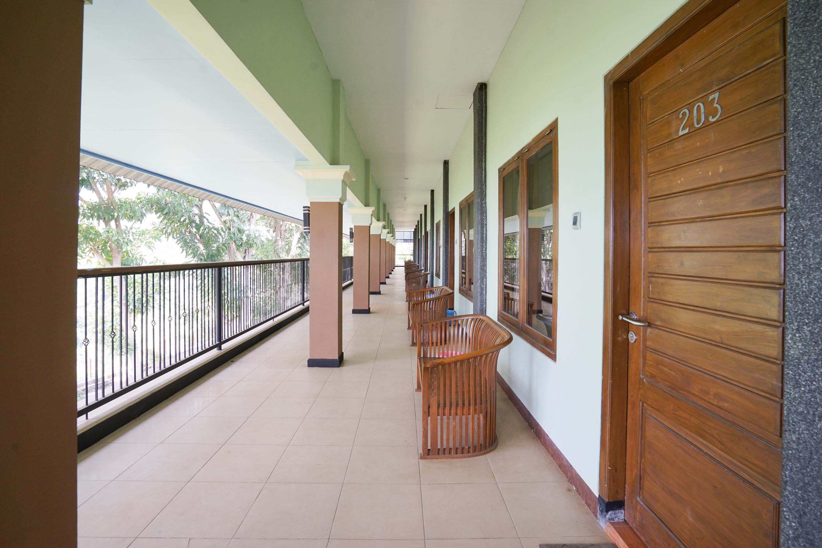 Hotel Bumi Bermi Permai Near Bermi Eco Park Mitra Reddoorz Probolinggo Exterior photo
