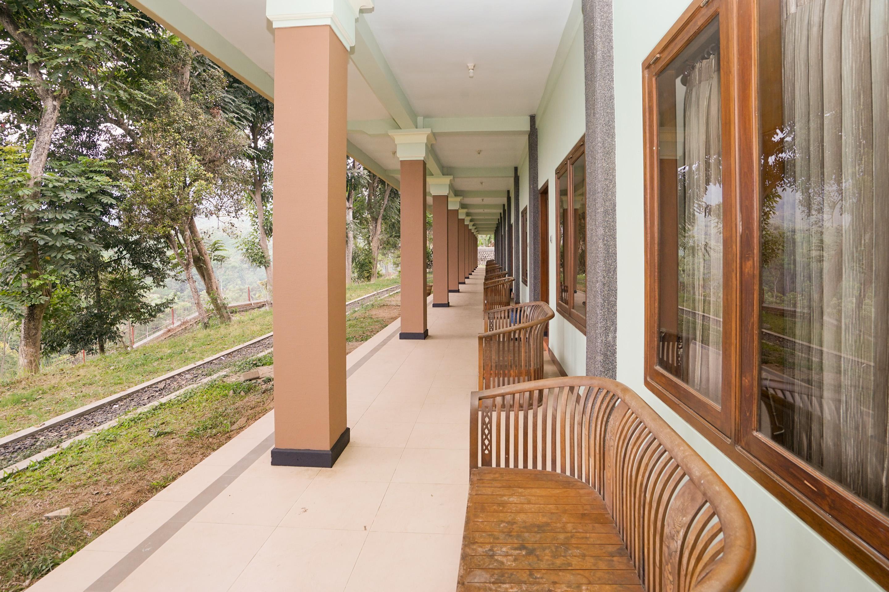 Hotel Bumi Bermi Permai Near Bermi Eco Park Mitra Reddoorz Probolinggo Exterior photo